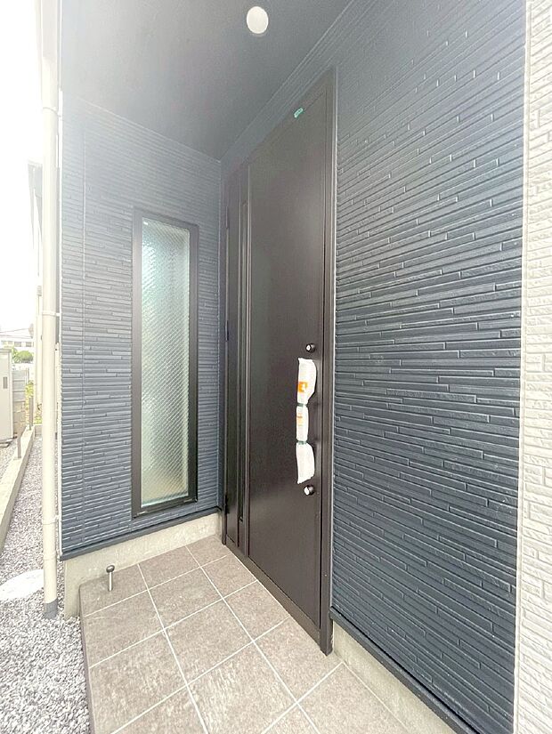 【玄関】大切な家族、来客を出迎える玄関。