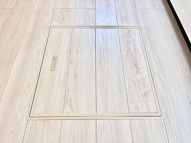【その他設備(床下収納)】床下収納付き！日用品・非常用品の収納にも大活躍。