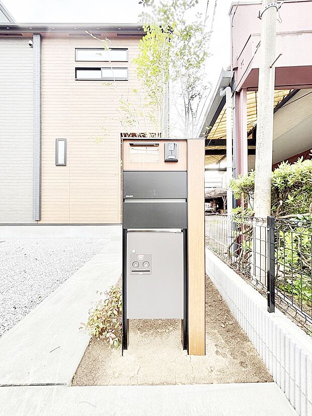 【その他現地】表札・インターホン・ポストをひとつに集約