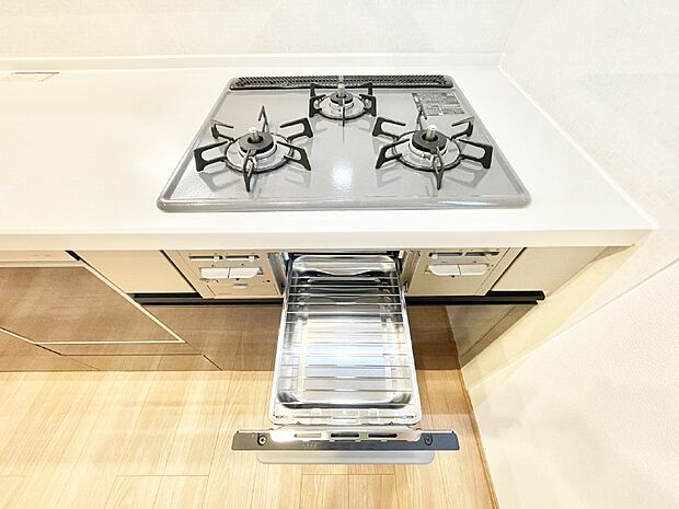 【その他設備(Ｓｉセンサーコンロ)】ガスコンロはＳｉセンサー搭載。火力調節や焦げ付き・消し忘れも防いでくれます。