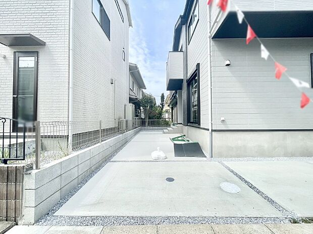 【駐車場】目の前が駐車場だと雨の日も大量にお買い物をした時も便利ですね