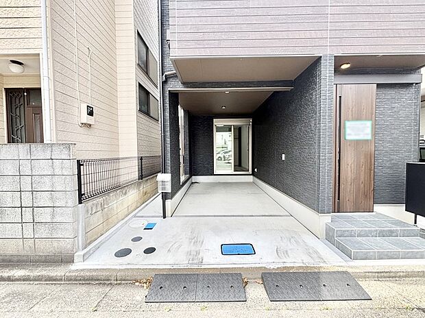 【駐車場】ビルトインタイプは大切なお車を傷や汚れから守ることができます。