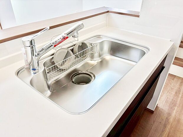 【その他設備(シンク)】広々としたシンクでお料理やお皿洗いもラクラク快適に!