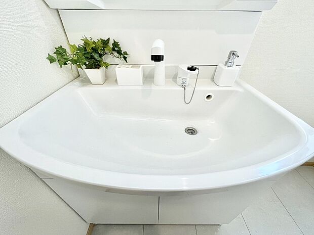 【その他設備(ハンドシャワー水栓)】ハンドシャワー付き!使いやすい洗面台。