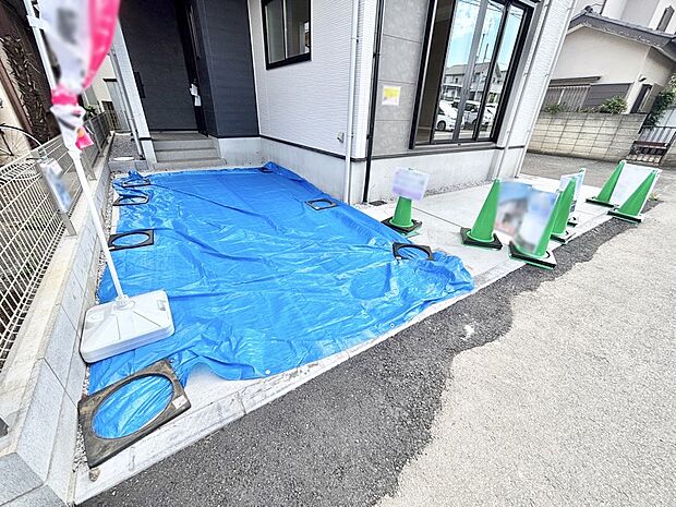 【駐車場】2台(車種による)駐車可!ご家族みんなの自転車も置ける広々カースペース。