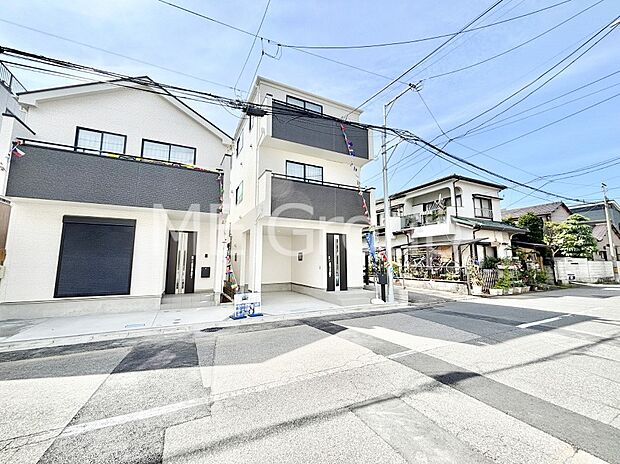 【現地外観写真】たっぷりの陽光と心地よい風が舞い込む住まい