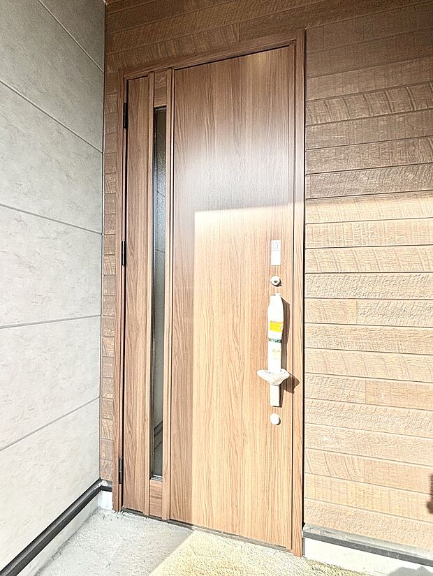 【玄関】大切な家族、来客を出迎える玄関。