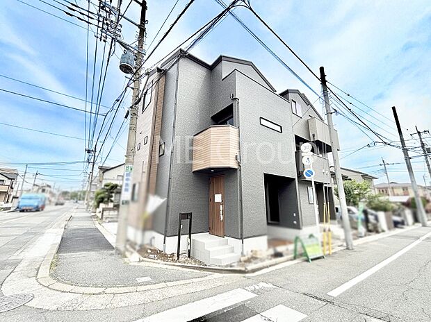 【現地外観写真】たっぷりの陽光と心地よい風が舞い込む住まい