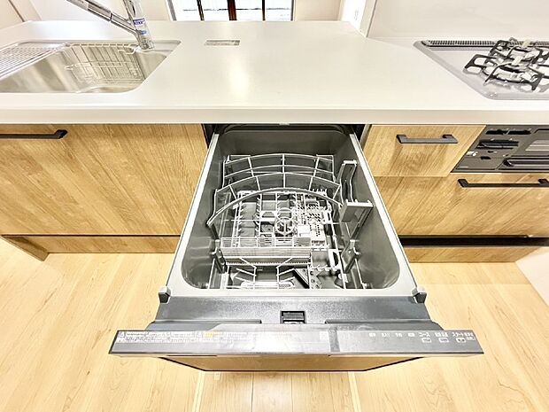 【その他設備(食洗機)】面倒なお片づけは食洗機にお任せ！家事の負担が減って、時間にも気持ちにもゆとりができます。