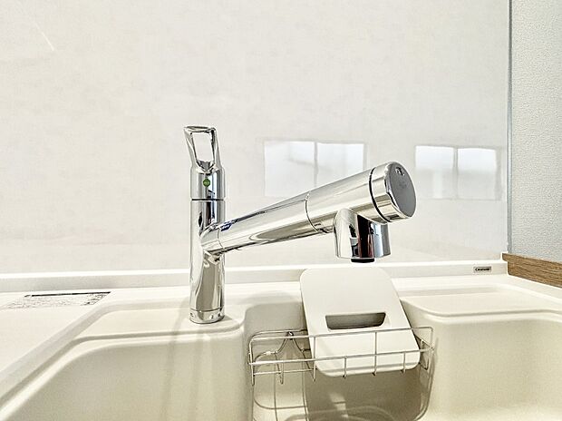 【その他設備(浄水器)】いつでも清潔なおいしいお水を。一つの水栓で水道水と浄水を使い分け