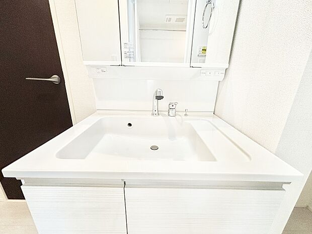 【その他設備(ハンドシャワー水栓)】ハンドシャワー付き!使いやすい洗面台。