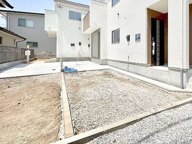 【駐車場】目の前が駐車場だと雨の日も大量にお買い物をした時も便利ですね