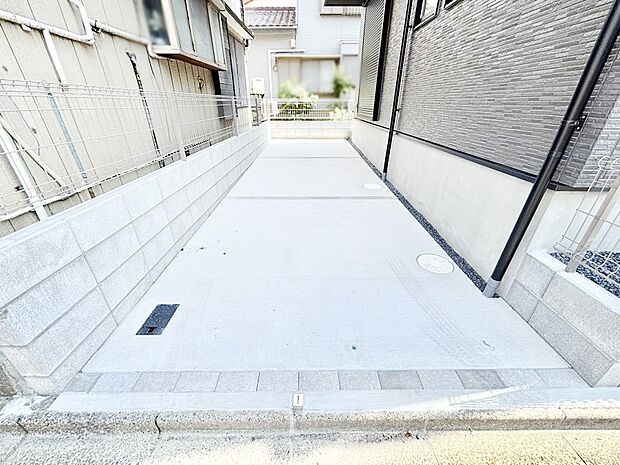 【駐車場】目の前が駐車場だと雨の日も大量にお買い物をした時も便利ですね