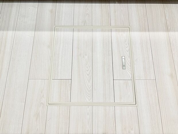 【その他設備(床下収納)】床下収納付き!日用品・非常用品の収納にも大活躍。