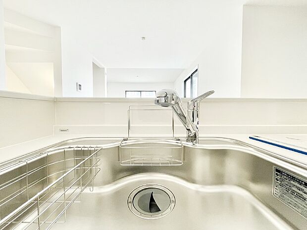 【その他設備(蛇口一体型浄水器)】いつでも清潔なおいしいお水を。一つの水栓で水道水と浄水を使い分け。