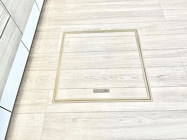 【その他設備(床下収納)】床下収納付き!日用品・非常用品の収納にも大活躍。