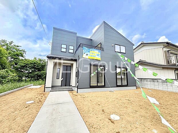 【現地外観写真】洗練された外観、上質な住空間が広がる室内は永く安心して過ごせる住居です。