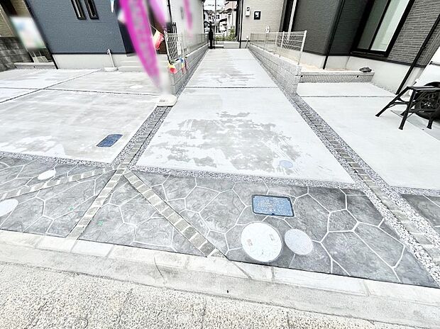 【駐車場】駐車2台可能！急なお客様の駐車に。また、ご家族の自転車スペースとしても大活躍。