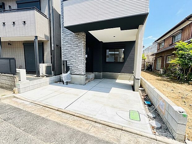 【駐車場】ビルトインタイプは大切なお車を傷や汚れから守ることができます。