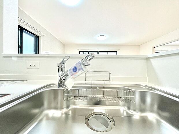 【その他設備(浄水器)】いつでも清潔なおいしいお水を。一つの水栓で水道水と浄水を使い分け。