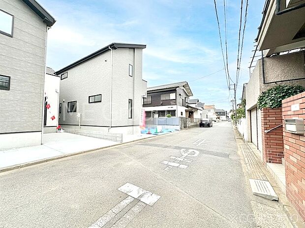 【前面道路含む現地写真】前面道路はきちんと整備されています  