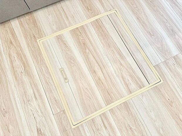 【その他設備(床下収納)】床下収納付き！日用品・非常用品の収納にも大活躍。