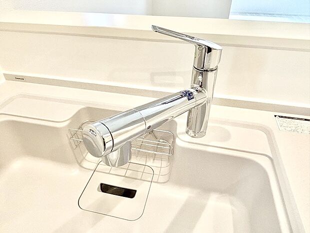 【その他設備(浄水器)】いつでも清潔なおいしいお水を。一つの水栓で水道水と浄水を使い分け。