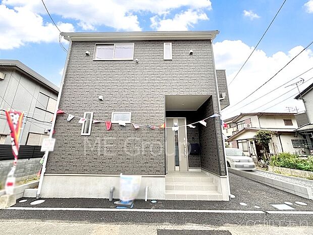 【現地外観写真】洗練された外観、上質な住空間が広がる室内は永く安心して過ごせる住居です。 