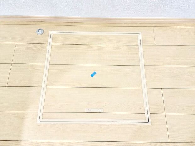 【その他設備(床下収納)】床下収納付き！日用品・非常用品の収納にも大活躍。