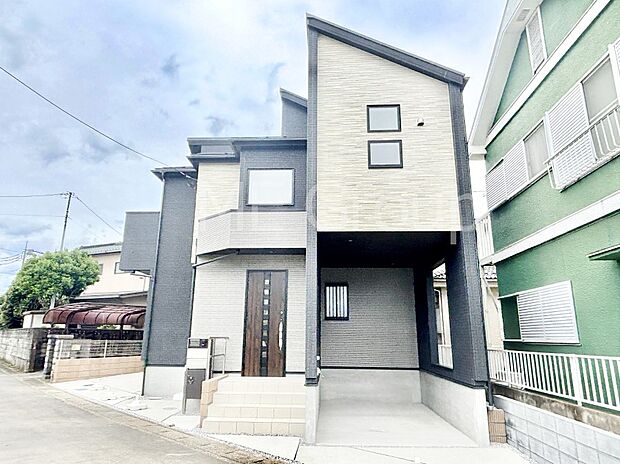 【現地外観写真】たっぷりの陽光と心地よい風が舞い込む住まい