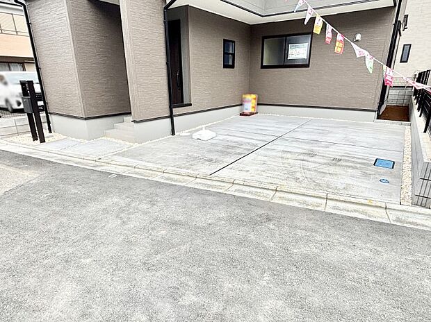 【駐車場】駐車2台可能!急なお客様の駐車に。また、ご家族の自転車スペースとしても大活躍。