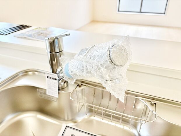 【その他設備(蛇口一体型浄水器)】いつでも清潔なおいしいお水を。一つの水栓で水道水と浄水を使い分け。