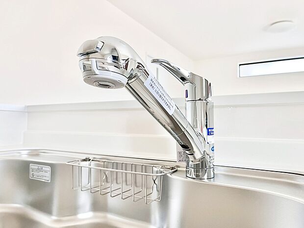 【その他設備(蛇口一体型浄水器)】いつでも清潔なおいしいお水を。一つの水栓で水道水と浄水を使い分け。