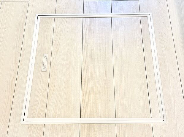 【その他設備(床下収納)】床下収納付き！日用品・非常用品の収納にも大活躍。