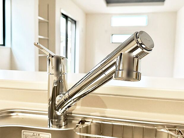 【その他設備(浄水器)】いつでも清潔なおいしいお水を。一つの水栓で水道水と浄水を使い分け。