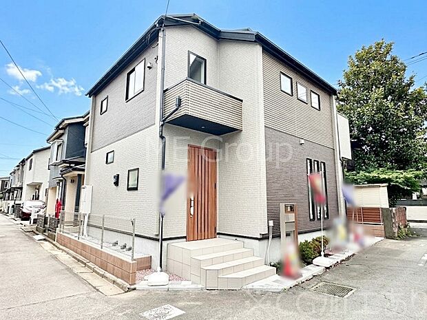 【現地外観写真】洗練された外観、上質な住空間が広がる室内は永く安心して過ごせる住居です。 