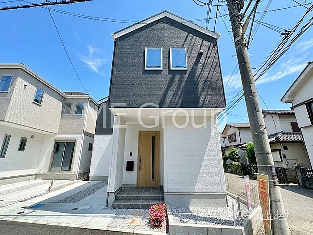 【現地外観写真】たっぷりの陽光と開放感に包まれる明るい住まい  