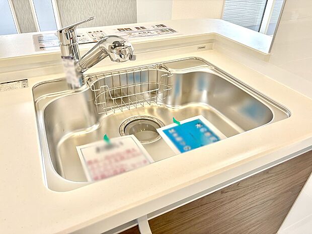 【その他設備(シンク)】広々としたシンクでお料理やお皿洗いもラクラク快適に!