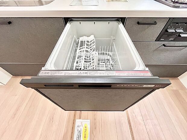【その他設備(食洗機)】面倒なお片づけは食洗機にお任せ！家事の負担が減って、時間にも気持ちにもゆとりができます。