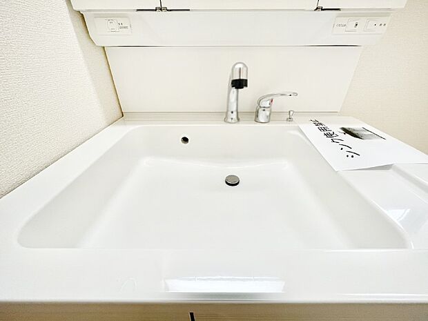 【その他設備(ハンドシャワー水栓)】ハンドシャワー付き！使いやすい洗面台。