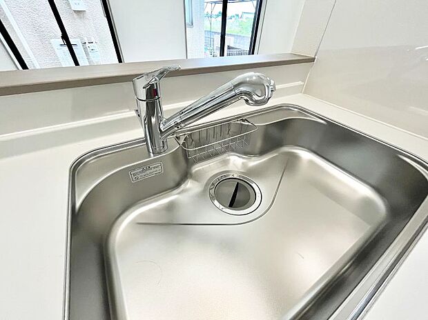 【その他設備(浄水器)】いつでも清潔なおいしいお水を。一つの水栓で水道水と浄水を使い分け。