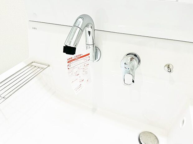 【その他設備(ハンドシャワー水栓)】ハンドシャワー付き！使いやすい洗面台。