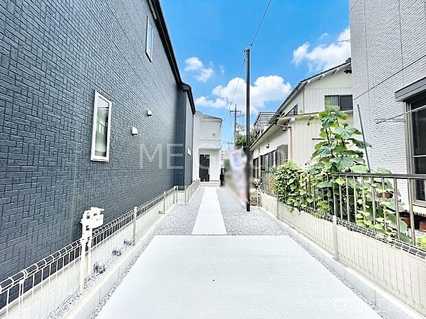 【現地外観写真】洗練された外観、上質な住空間が広がる室内は永く安心して過ごせる住居です。