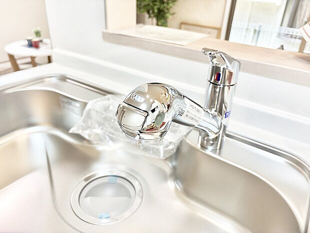 【その他設備(浄水器)】いつでも清潔なおいしいお水を。一つの水栓で水道水と浄水を使い分け。