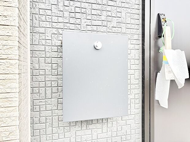 【その他現地】シンプルなデザインのポスト
