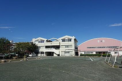 桶川市立桶川中学校 640m(8分)