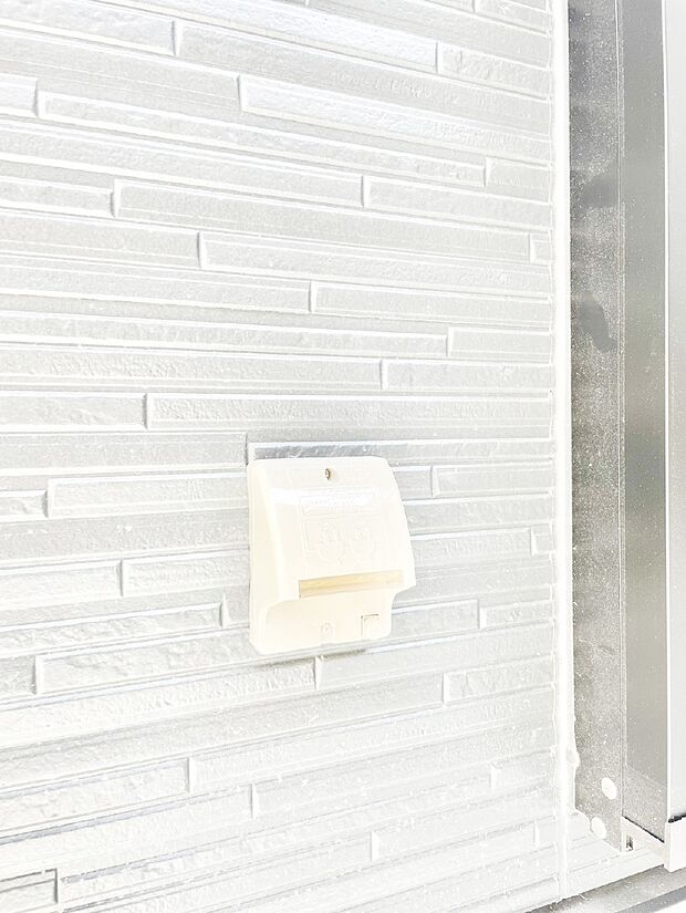 【その他現地】お掃除などに便利な外コンセント