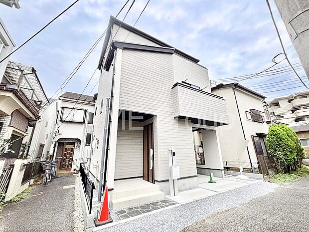 【現地外観写真】たっぷりの陽光と心地よい風が舞い込む住まい