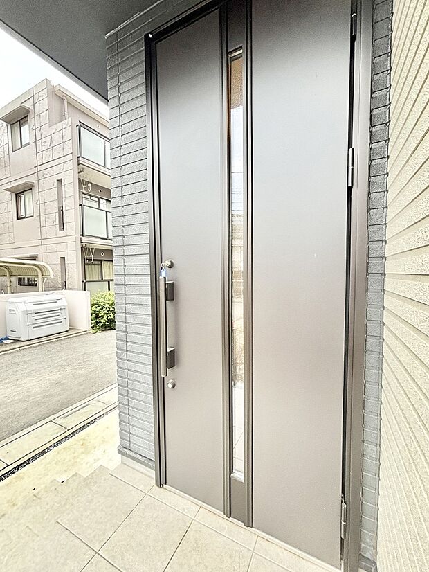 【玄関】大切な家族、来客を出迎える玄関。