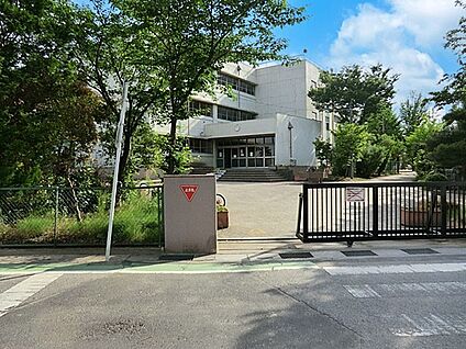 越谷市立大相模小学校 900m